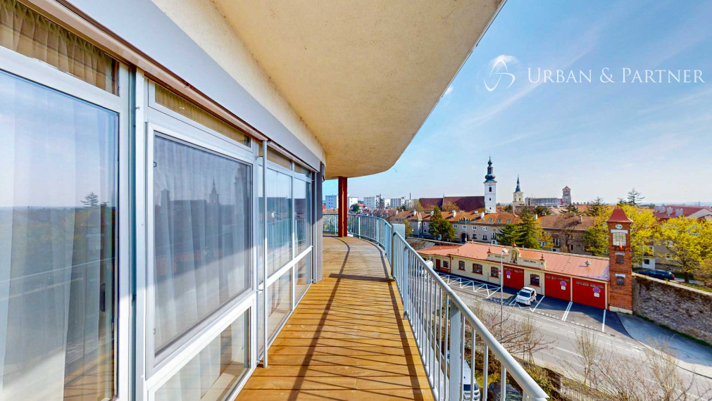 Luxusný 3-izbový byt s panoramatickou terasou v Pezinku – pri Zámockom parku