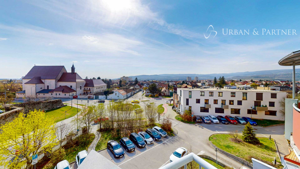 Luxusný 3-izbový byt s panoramatickou terasou v Pezinku – pri Zámockom parku