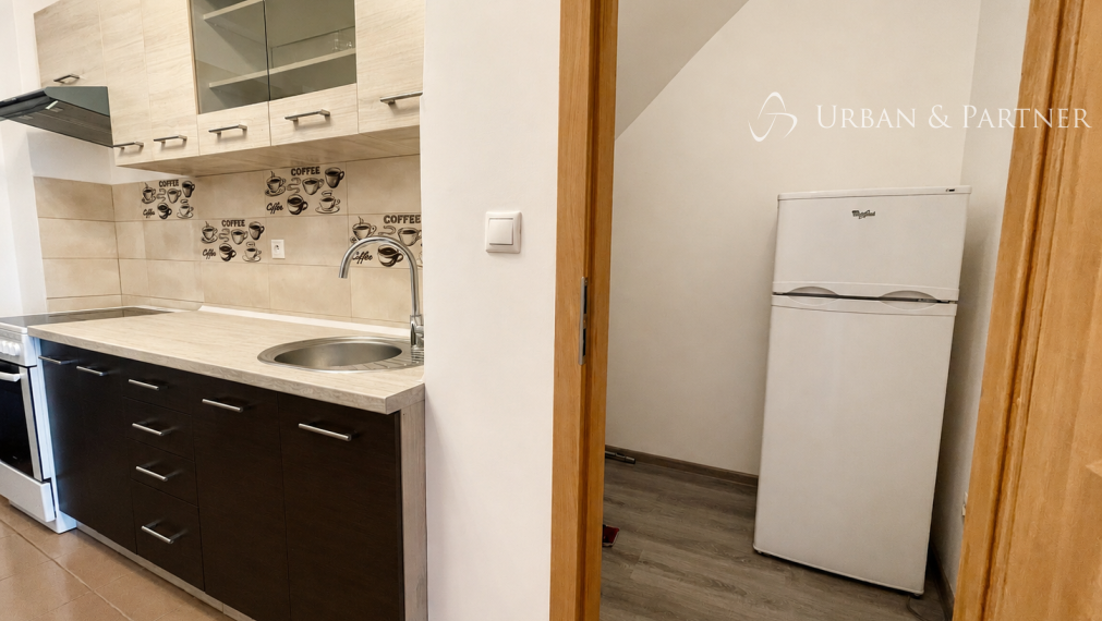 REZERVOVANÉ – Predaj 1 izb. bytu s terasou a výhľadom na Benediktiho ul., Staré mesto