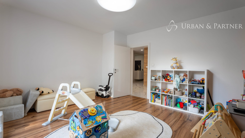 LUXUSNÝ 4-IZBOVÝ APARTMÁN | 176 M² + 2 TERASY | PIEŠŤANY