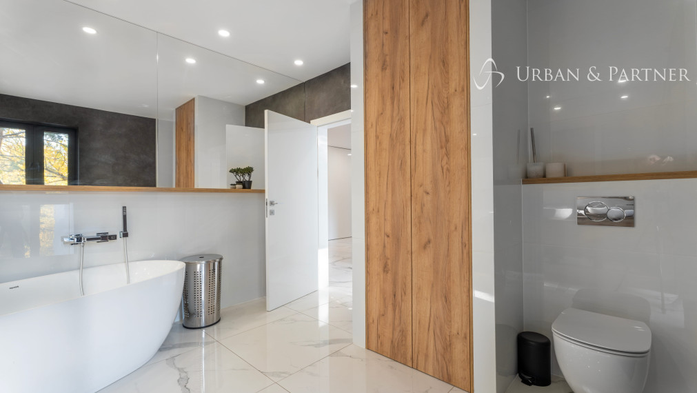 LUXUSNÝ 4-IZBOVÝ APARTMÁN | 176 M² + 2 TERASY | PIEŠŤANY